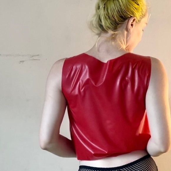 red latex tank by sensitive architecture latex - Picture 6 of 10